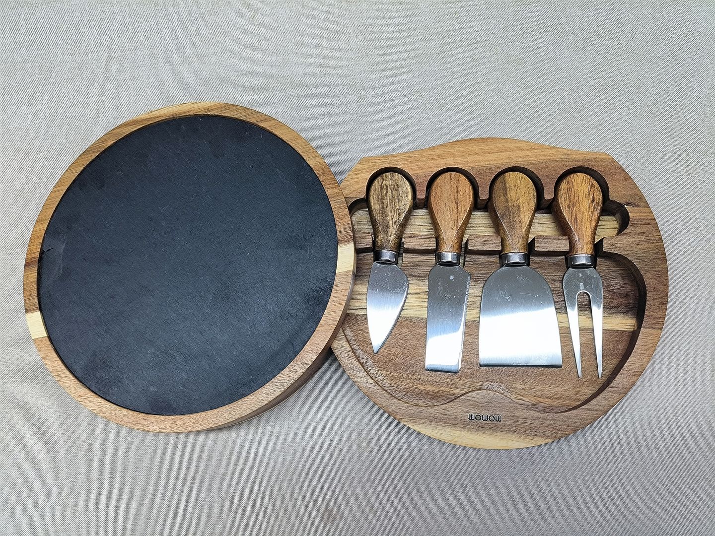 Cheese board and knife set 1